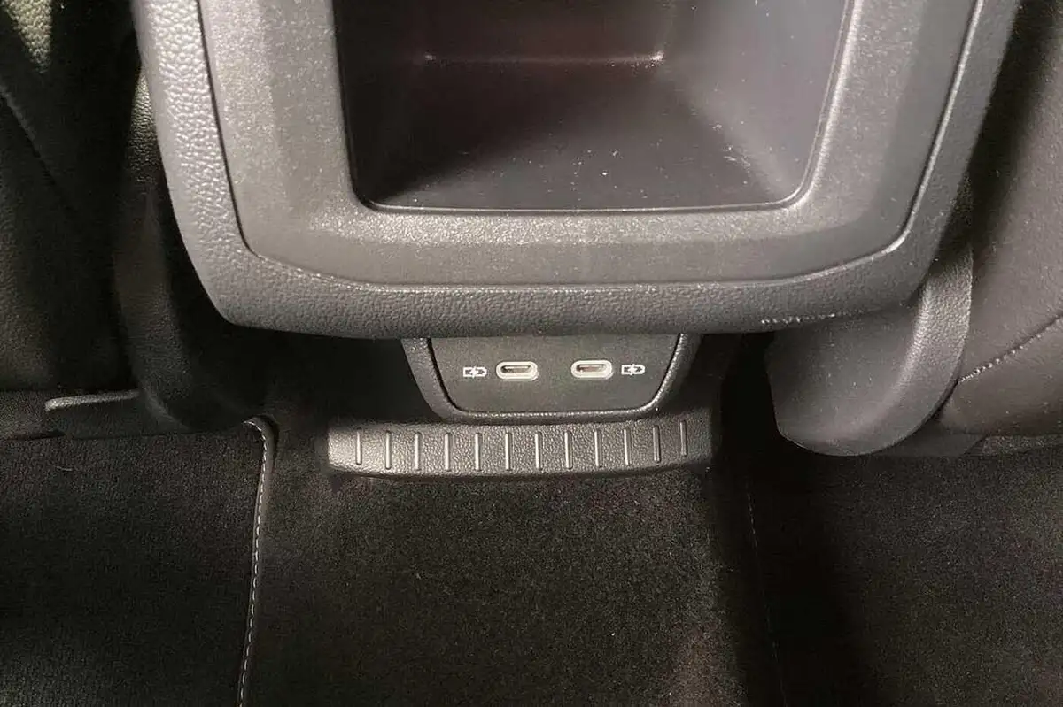 2022-volkswagen-t-cross-10-tsi-r-line-big-30