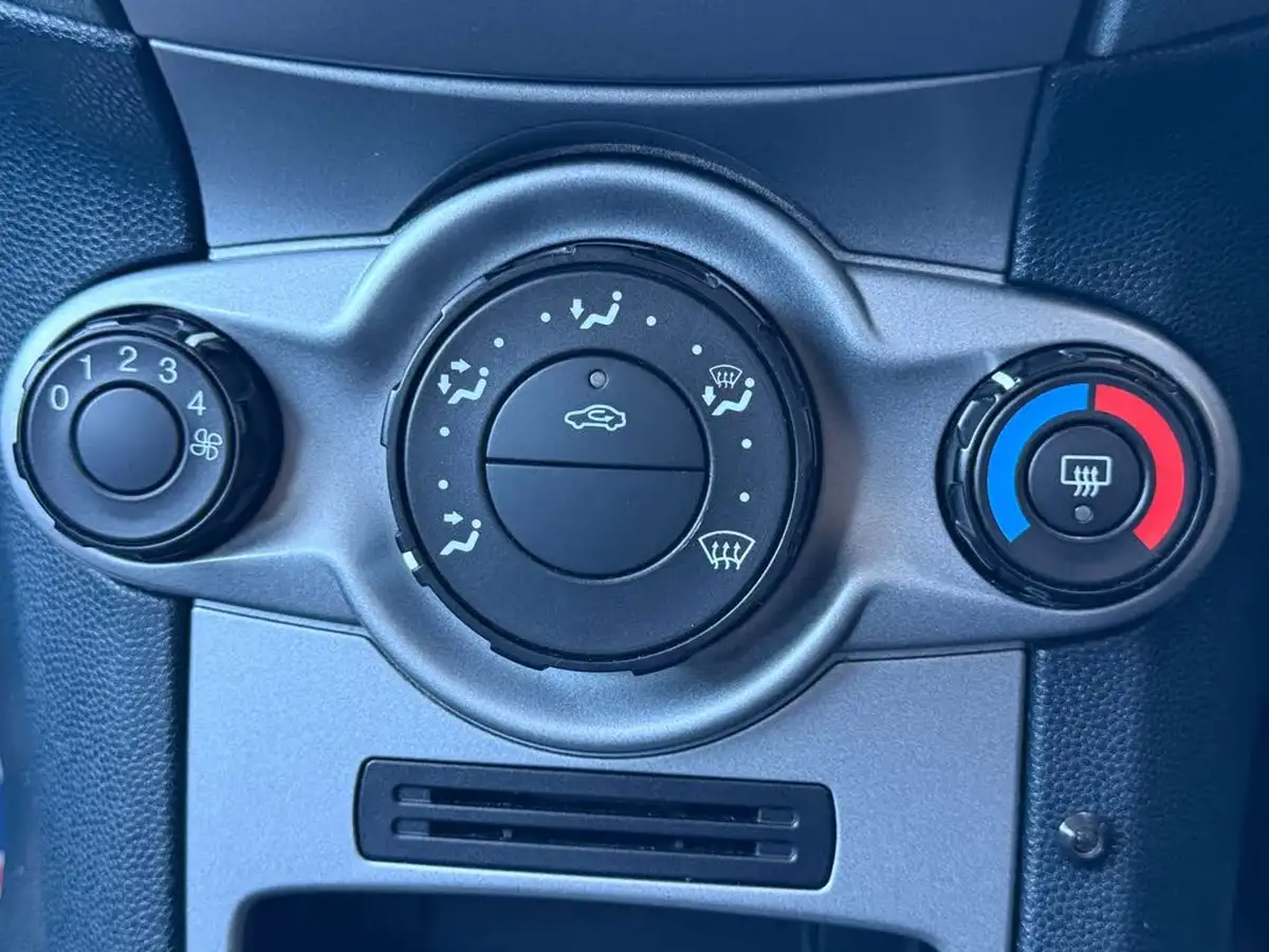 2009-ford-fiesta-125-style-82ps-5d-big-37
