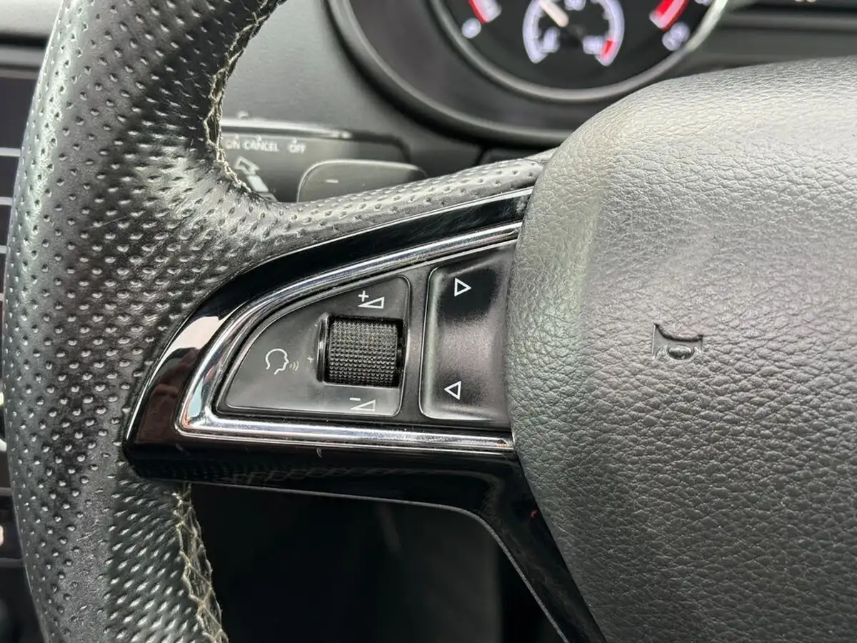 2018-skoda-octavia-20tdi-vrs-hatchback-dsg-big-28