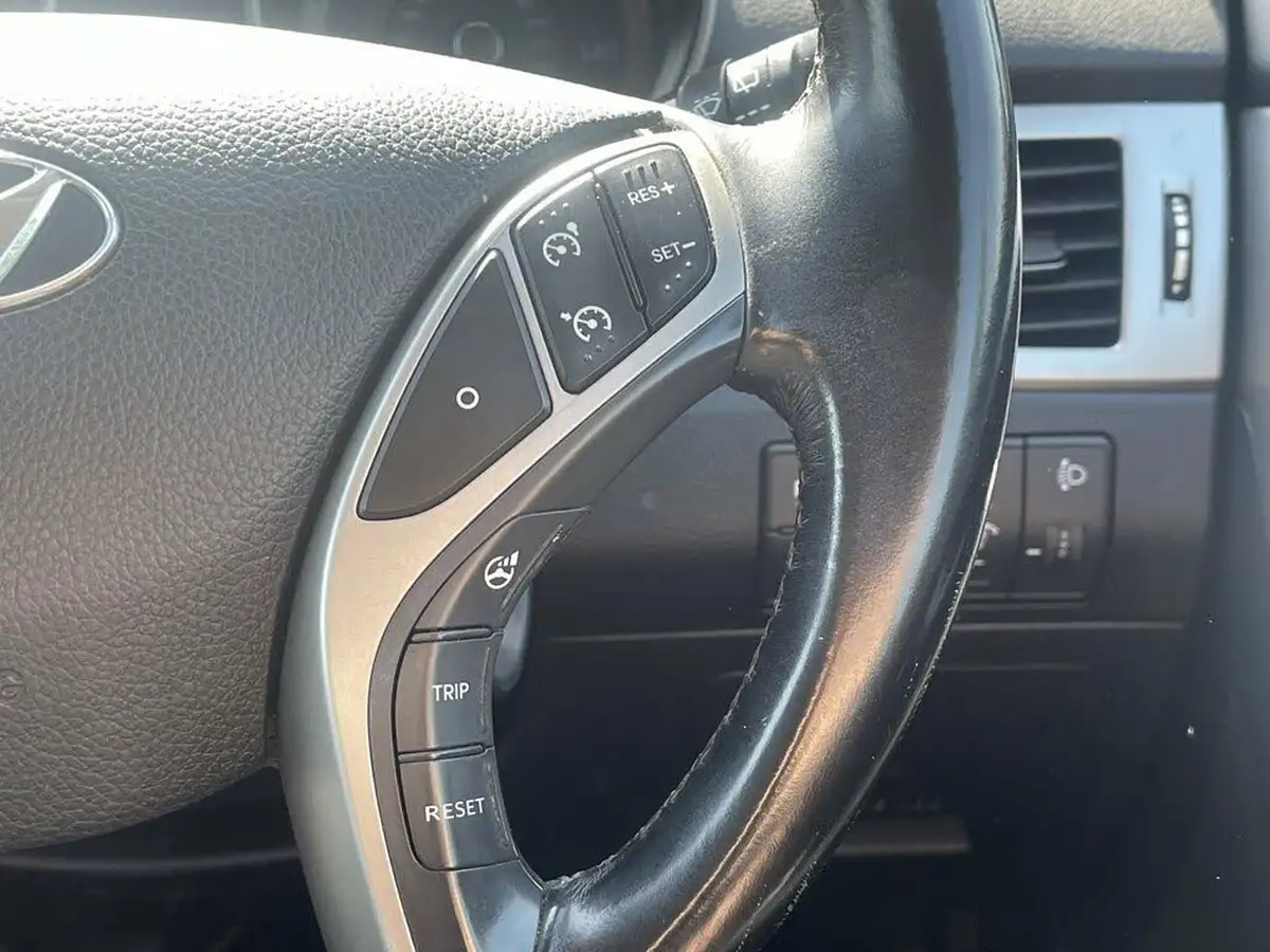 2014-hyundai-i30-14-active-5d-big-21