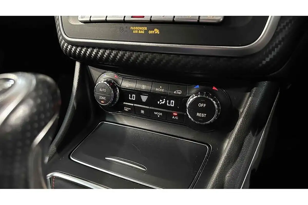 2018-mercedes-benz-a-class-16-a180-amg-line-premiumss-big-48