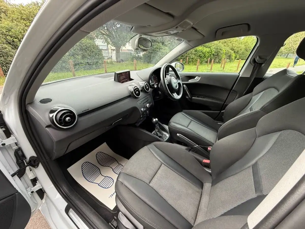 2013-audi-a1-14-tfsi-122ps-sportback-5d-1390cc-s-tronic-big-20