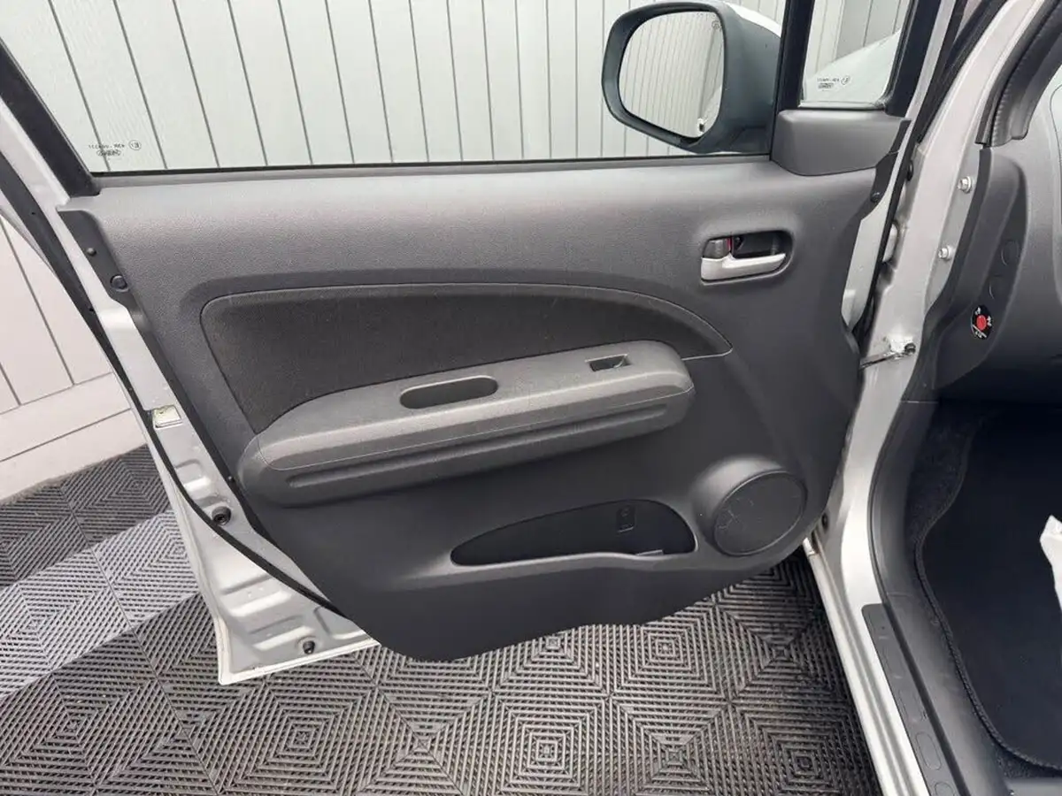 2013-suzuki-splash-12-sz4-auto-big-23