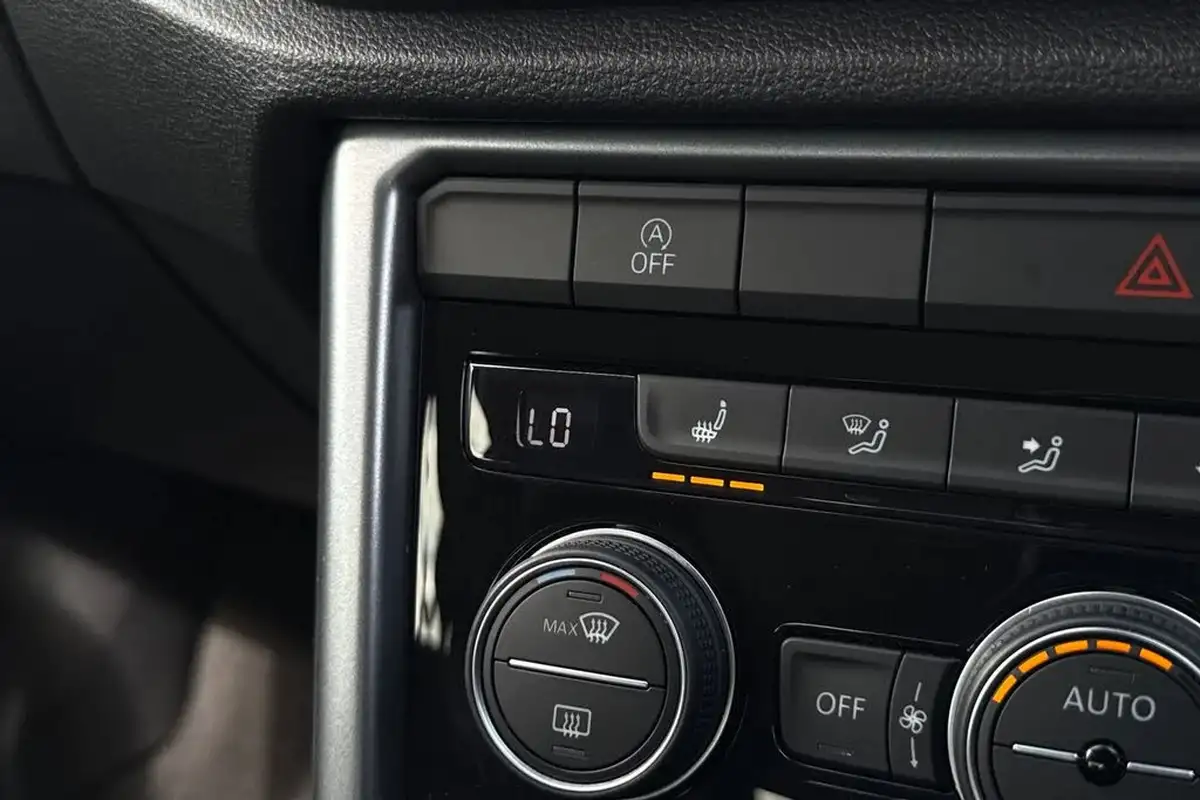 2021-volkswagen-t-roc-15-tsi-active-hatchback-5d-dsg-big-57
