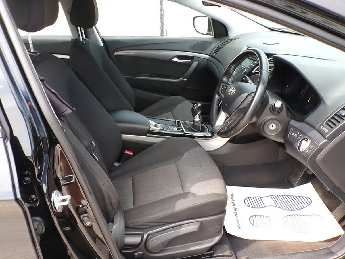 2013-hyundai-i40-17td-active-136ps-saloon-4d-big-10