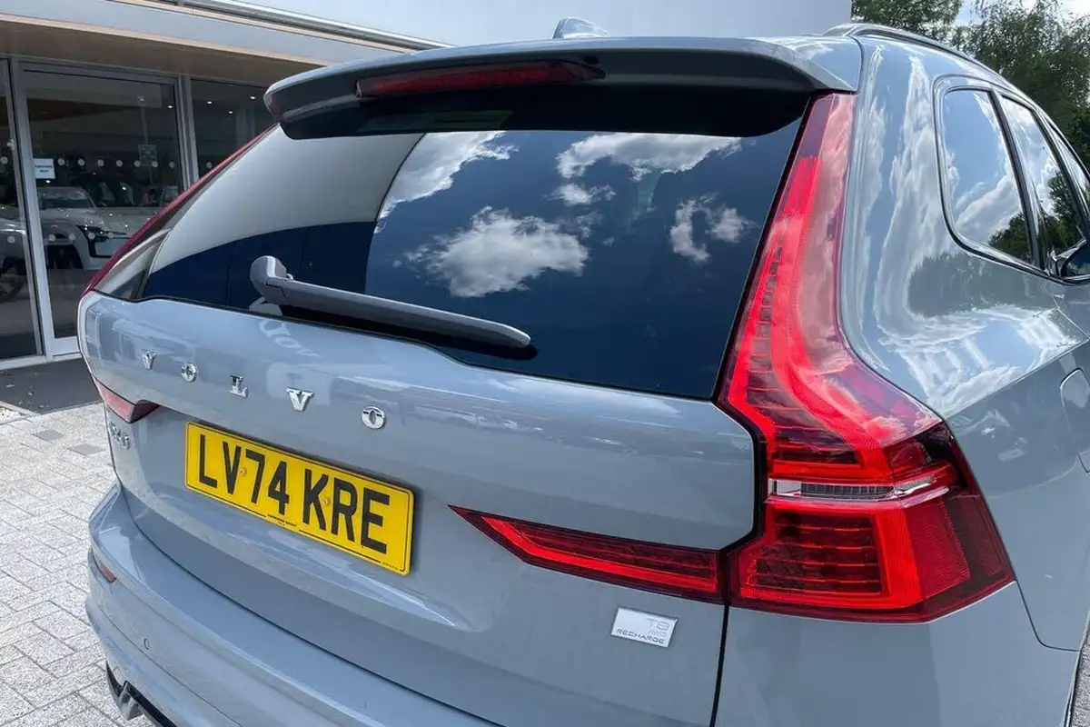 2024-volvo-xc60-20-t8-r-design-pro-big-14