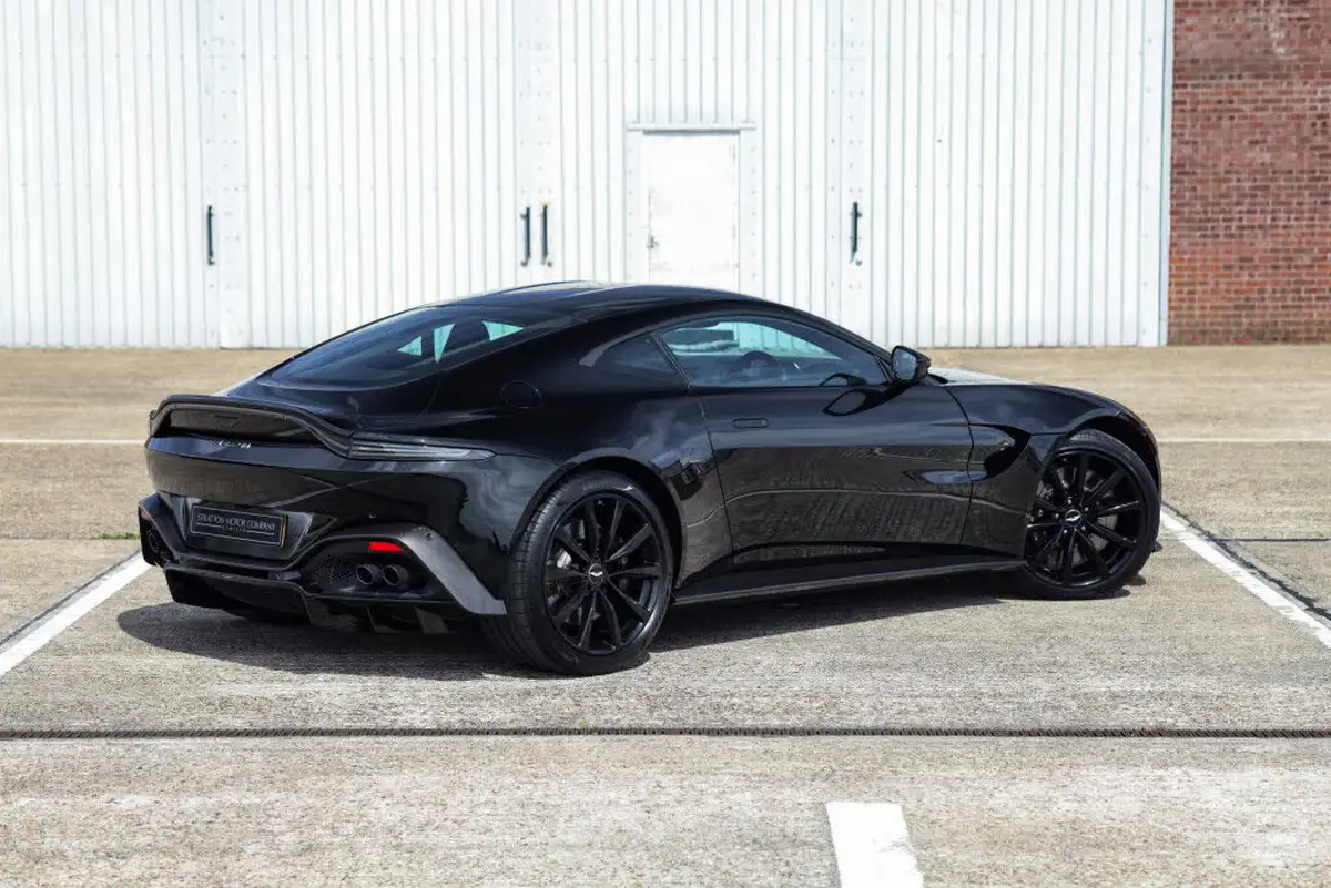 2021-aston-martin-vantage-40-v8-vantage-coupe-big-8