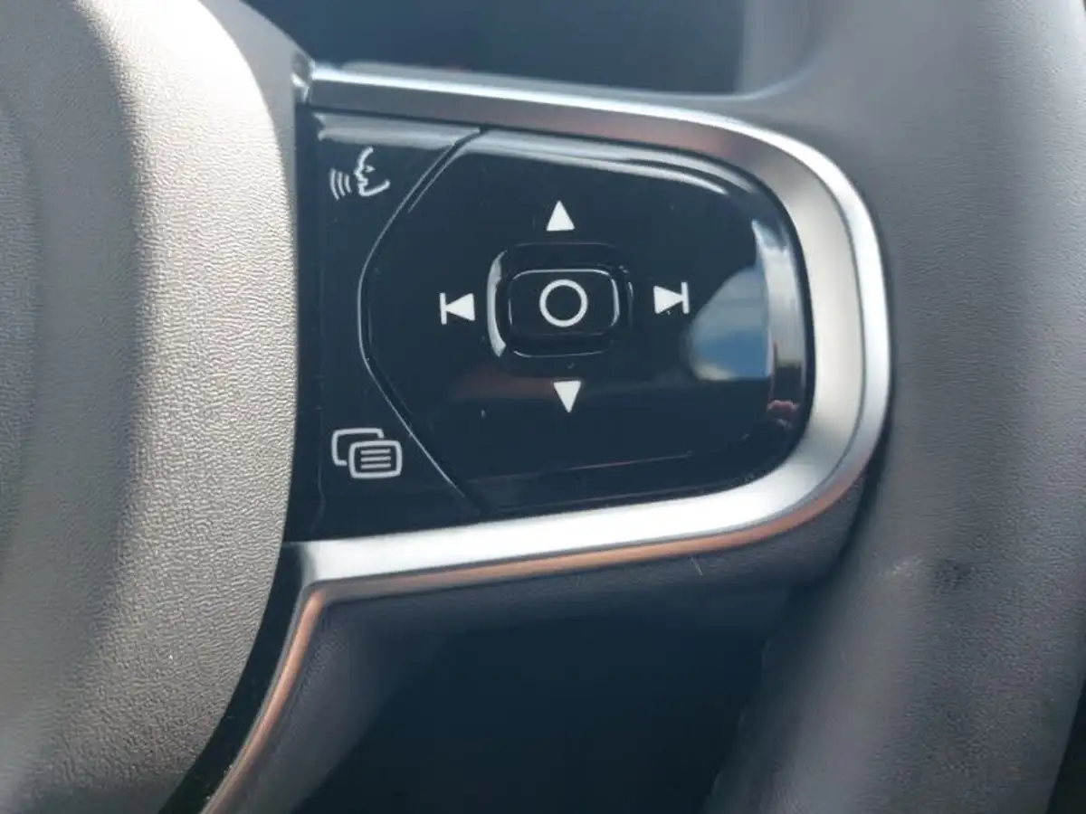 2024-volvo-xc60-20-b5-plus-black-edition-big-16