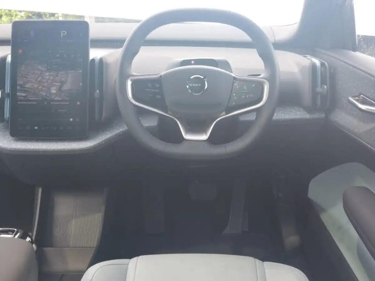 2024-volvo-ex30-e-single-motor-ultra-big-6