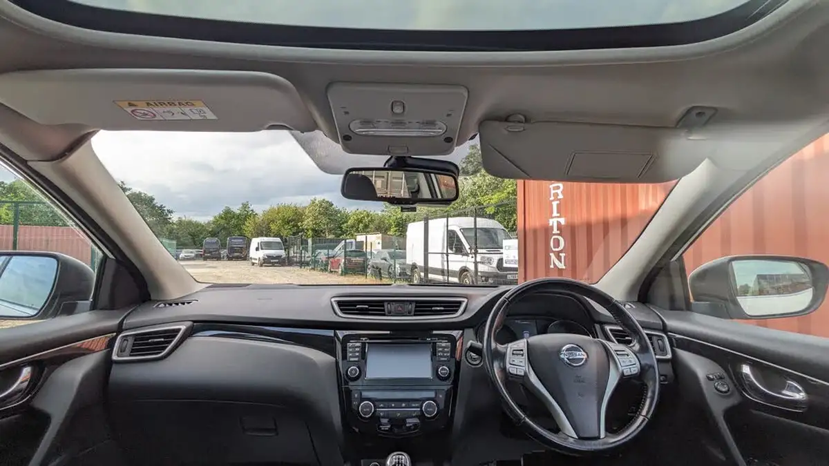 2014-nissan-qashqai-12-acenta-premium-big-22
