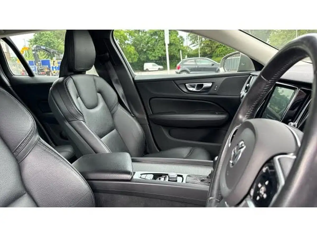 2019-volvo-v60-20td-d4-cross-country-big-8