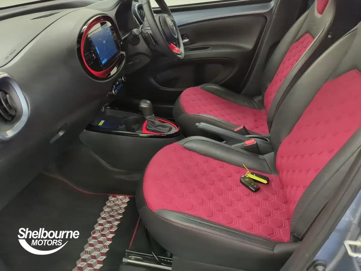 2024-toyota-aygo-x-10-vvt-i-undercover-cvt-big-7
