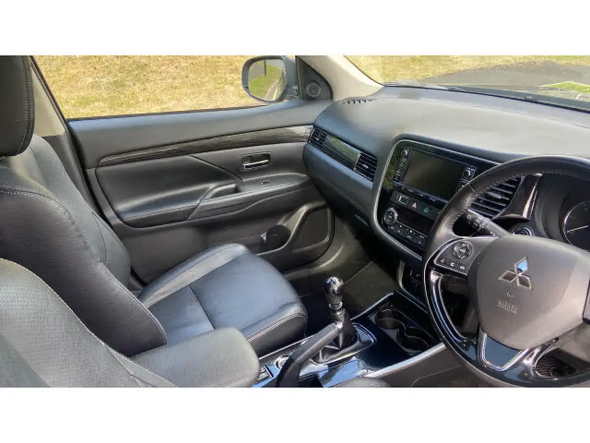 2017-mitsubishi-outlander-22di-d-4-big-13