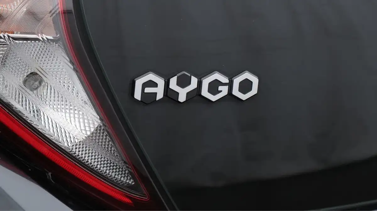 2019-toyota-aygo-10-vvt-i-x-play-tss-x-shift-big-20