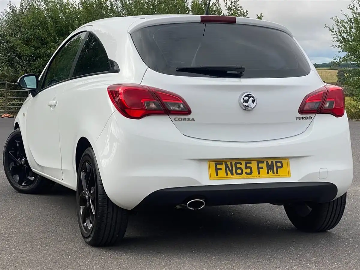 2015-vauxhall-corsa-10-sting-r-ss-big-2