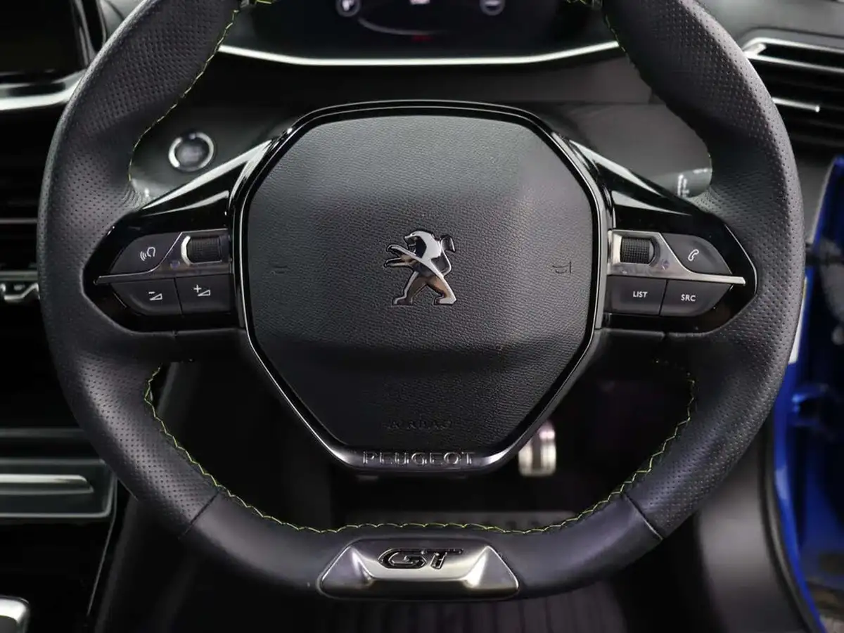 2022-peugeot-2008-suv-12-puretech-gt-big-39