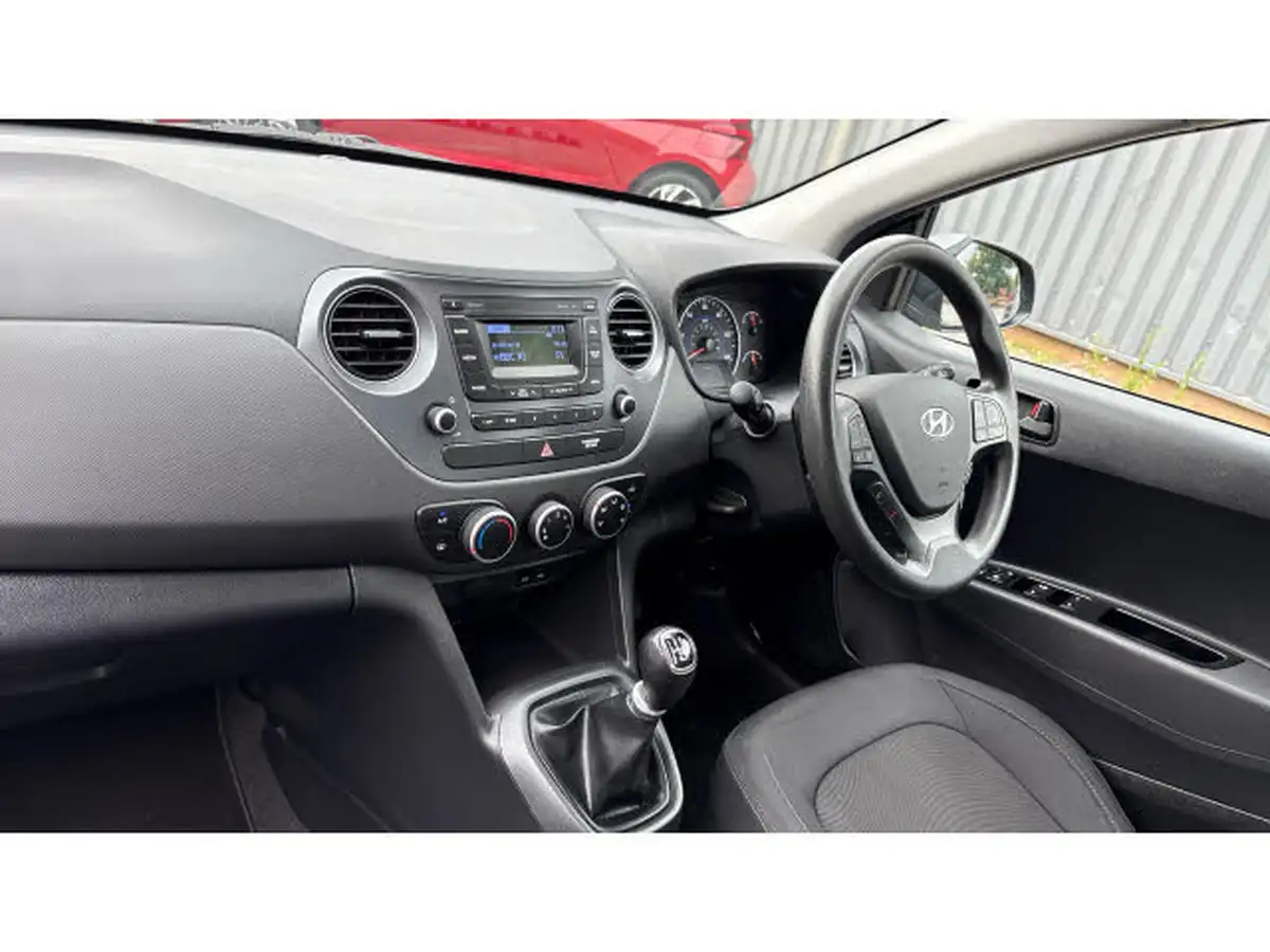 2017-hyundai-i10-10-se-big-8