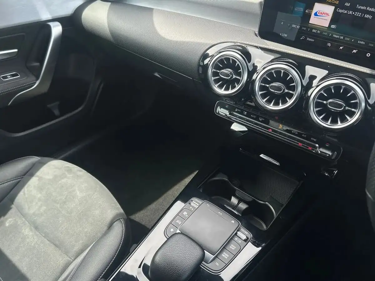 2022-mercedes-benz-a-class-13-a200-amg-line-premium-edition-hatchback-5d-7g-dct-big-40