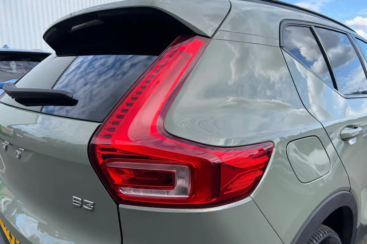 2022-volvo-xc40-20-b3-plus-big-19
