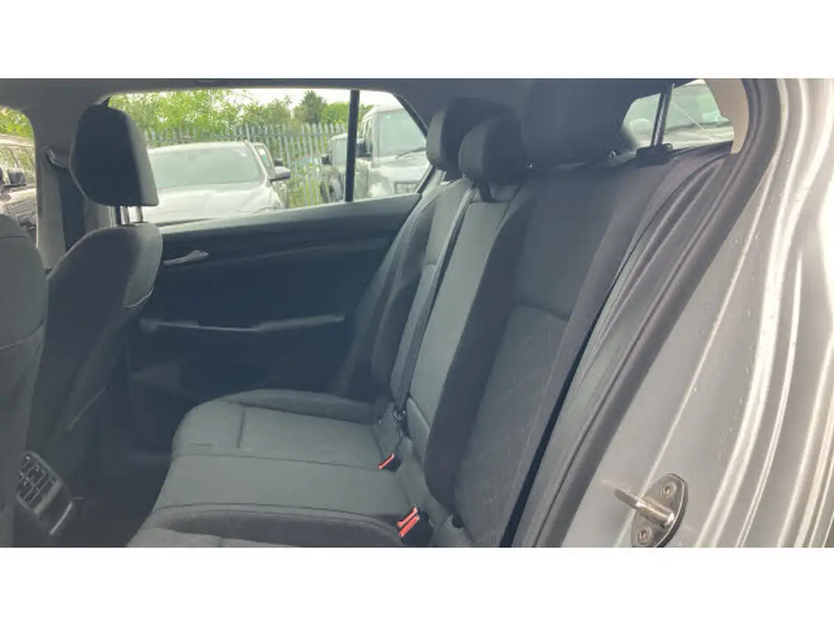 2021-volkswagen-golf-15-tsi-life-150ps-hatchback-big-15