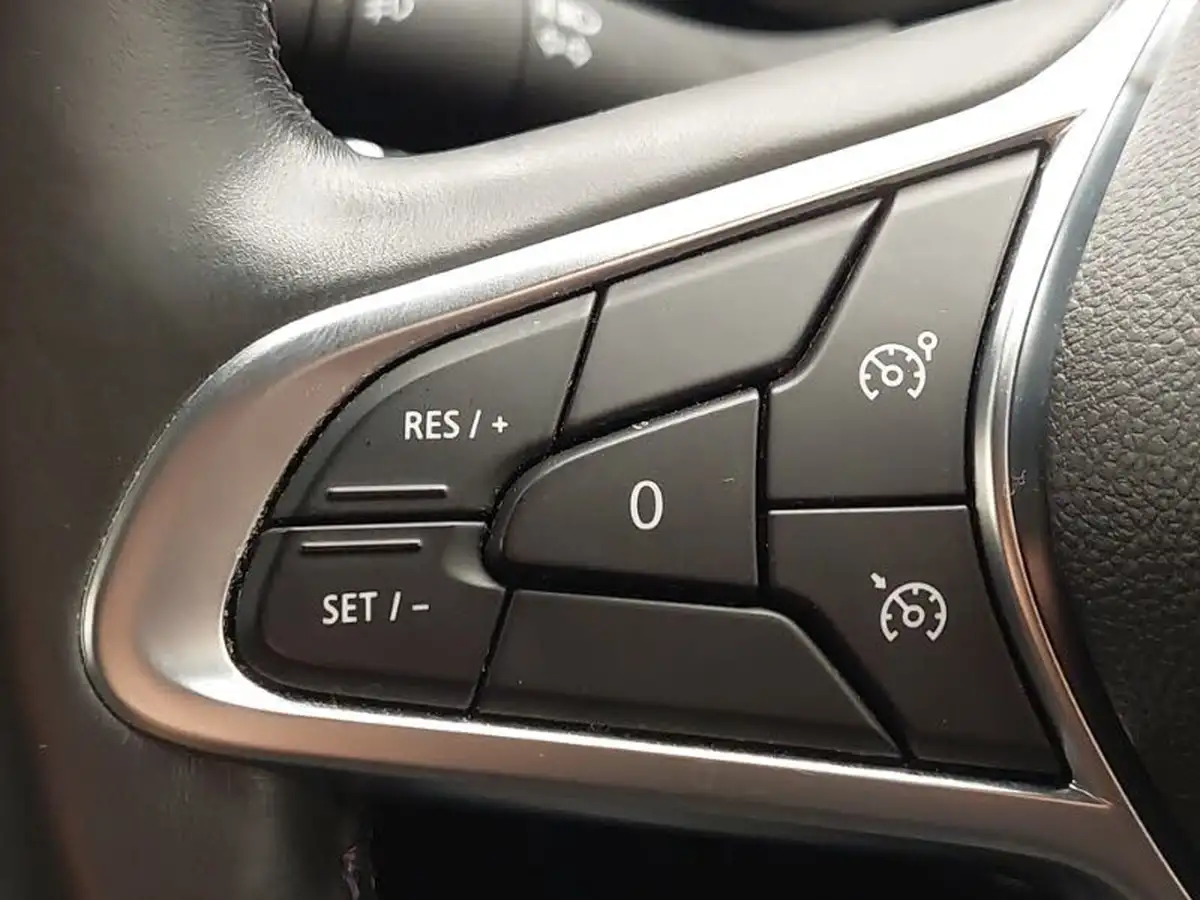 2020-renault-clio-10-sce-iconic-75bhp-big-17