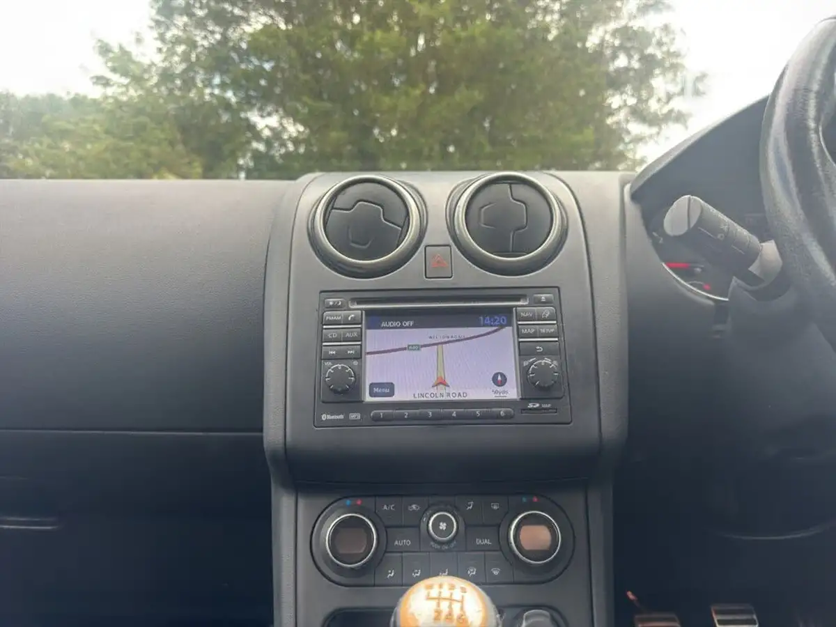 2011-nissan-qashqai-20td-n-tec-4wd-big-19