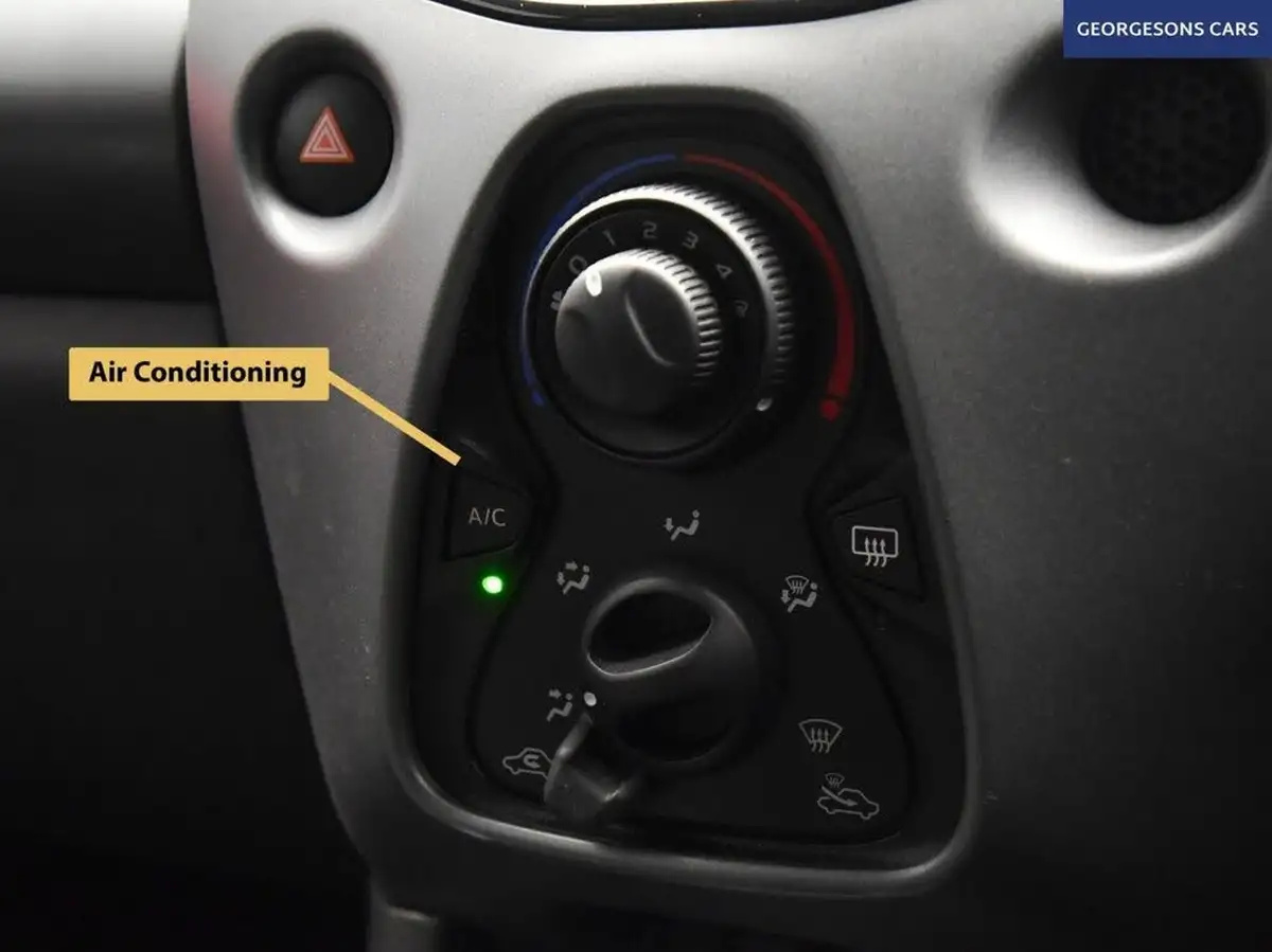 2018-toyota-aygo-10-vvt-i-x-play-71bhp-5d-big-18