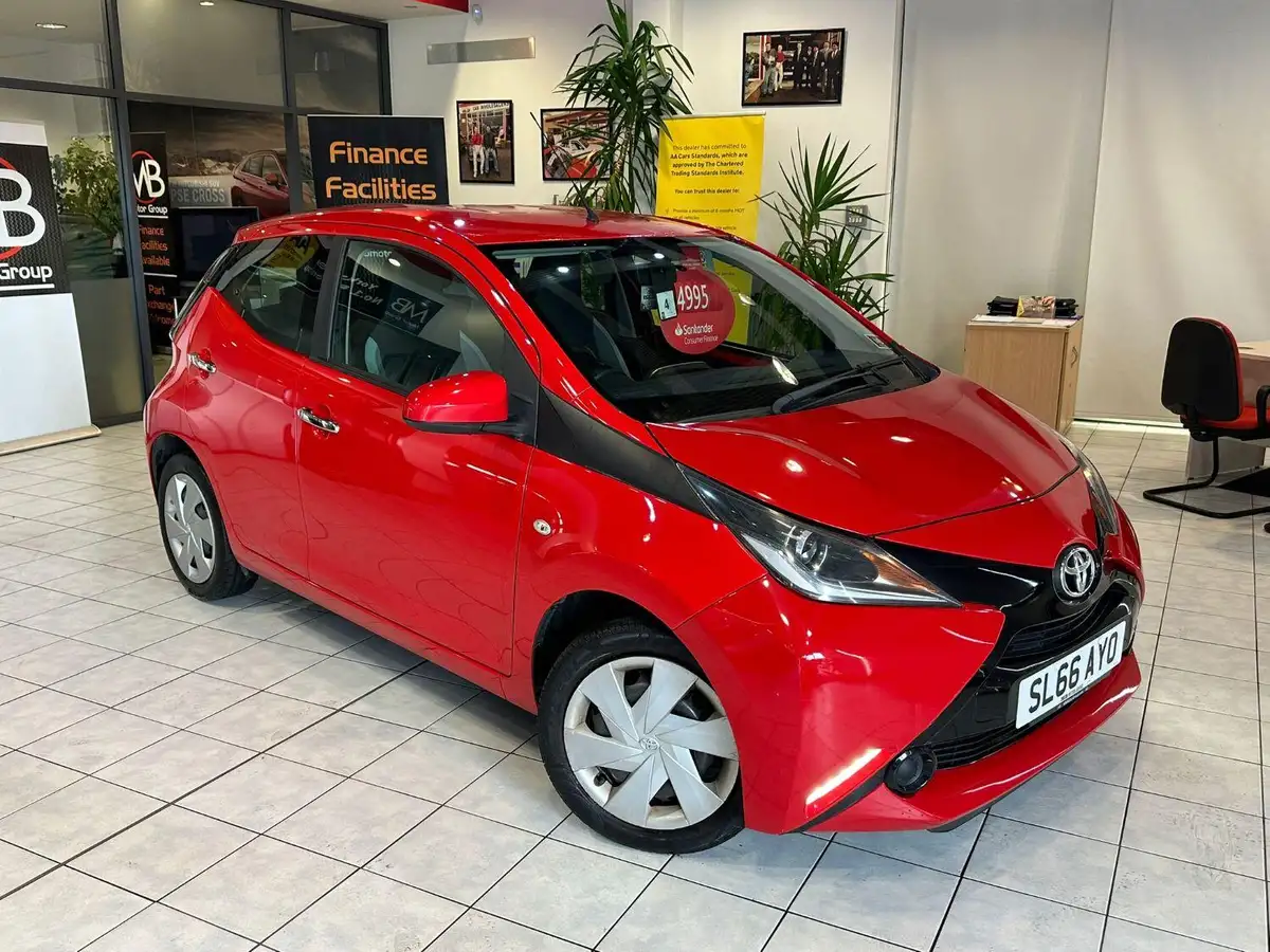 2016-toyota-aygo-10-vvt-i-x-play-68bhp-5d-big-6
