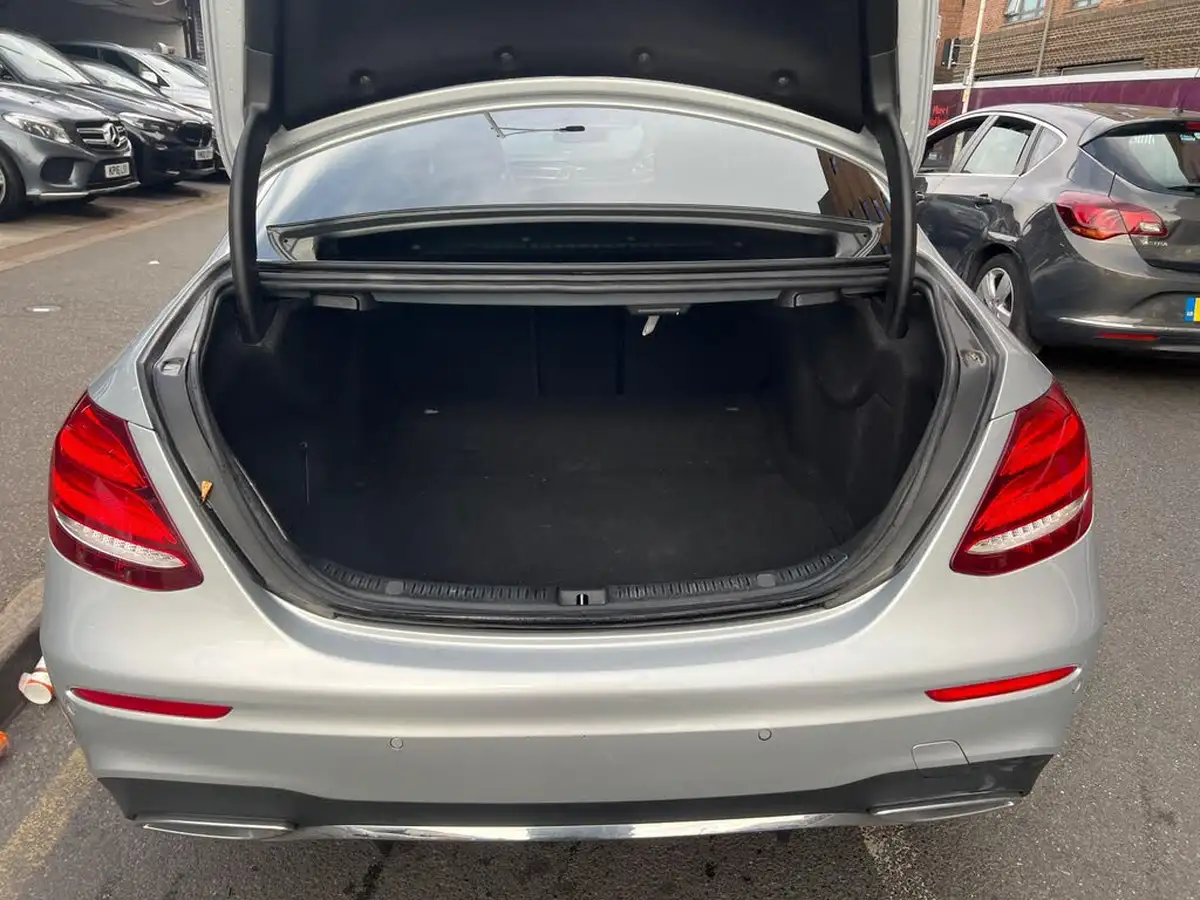 2019-mercedes-benz-e-class-20d-e220d-amg-line-saloon-4d-plus-big-5