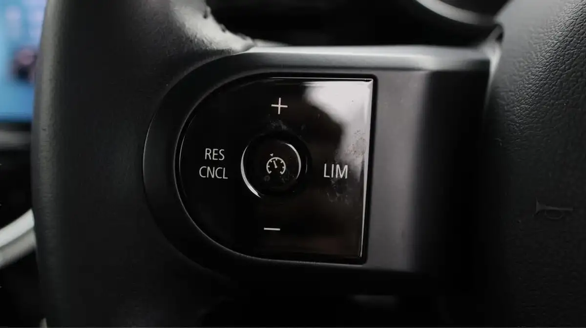 2022-mini-cooper-15-one-classic-5d-big-21