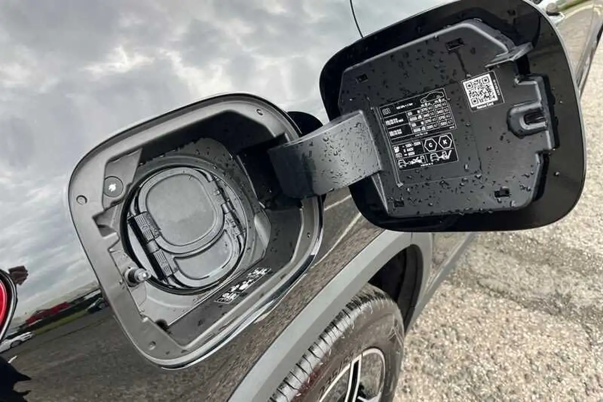 2021-mercedes-benz-eqa-e-eqa-250-amg-line-big-37