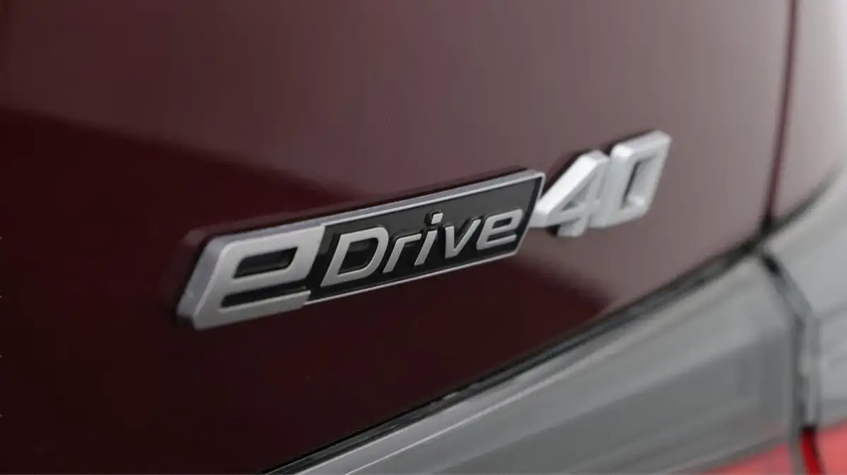 2022-bmw-i4-e-edrive40-m-sport-big-22
