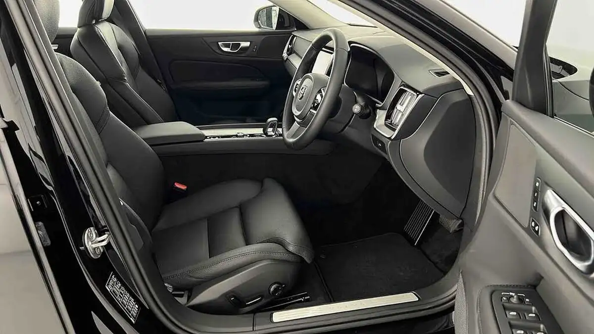 2025-volvo-v60-20-b4-plus-station-wagon-big-22