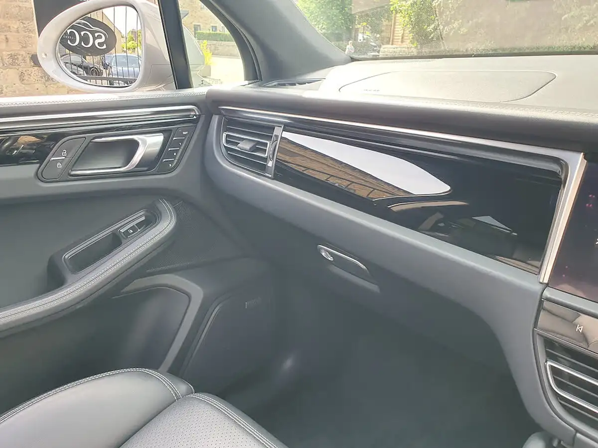 2021-porsche-macan-20-265ps-big-39