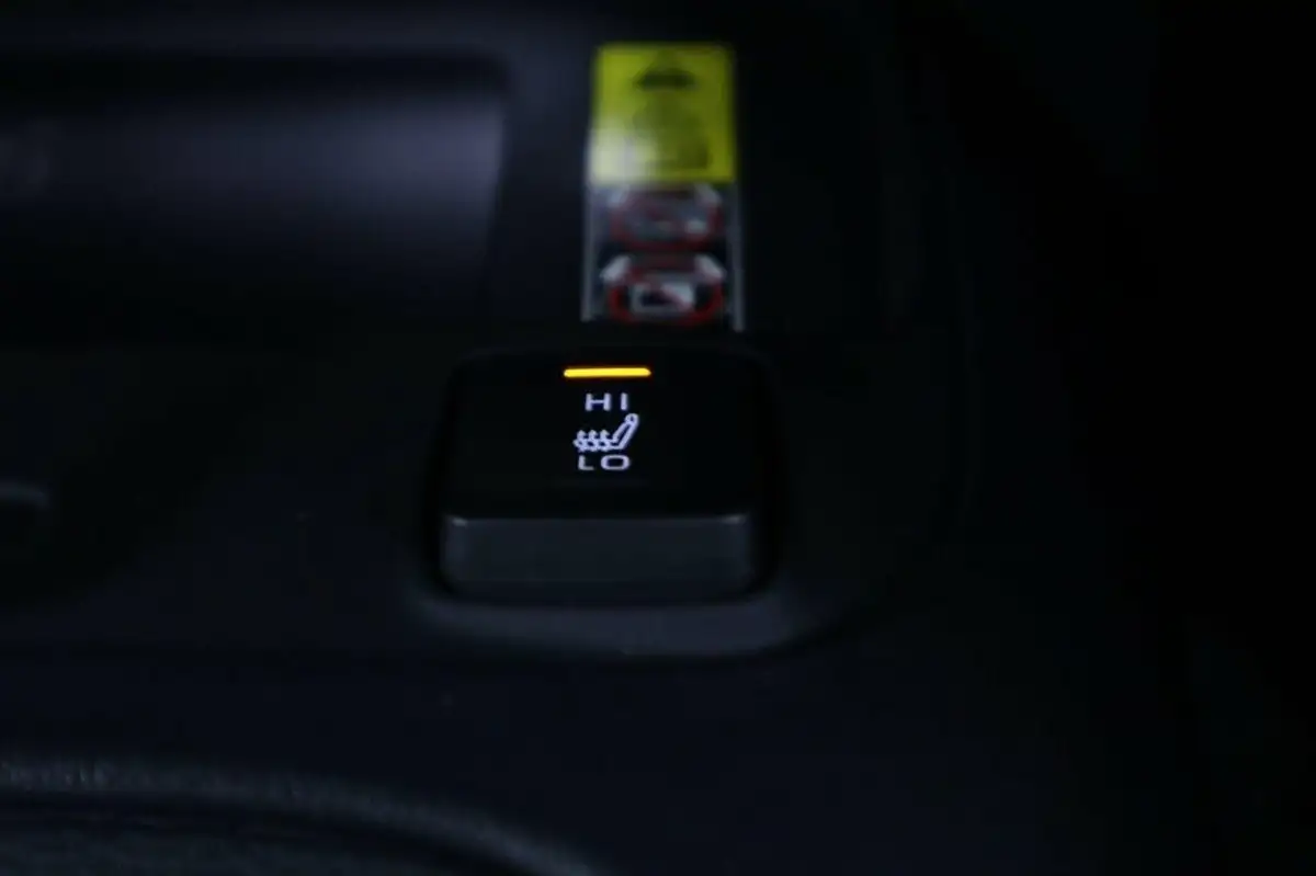 2023-toyota-corolla-18-vvt-i-gr-sport-138bhp-hatchback-big-51