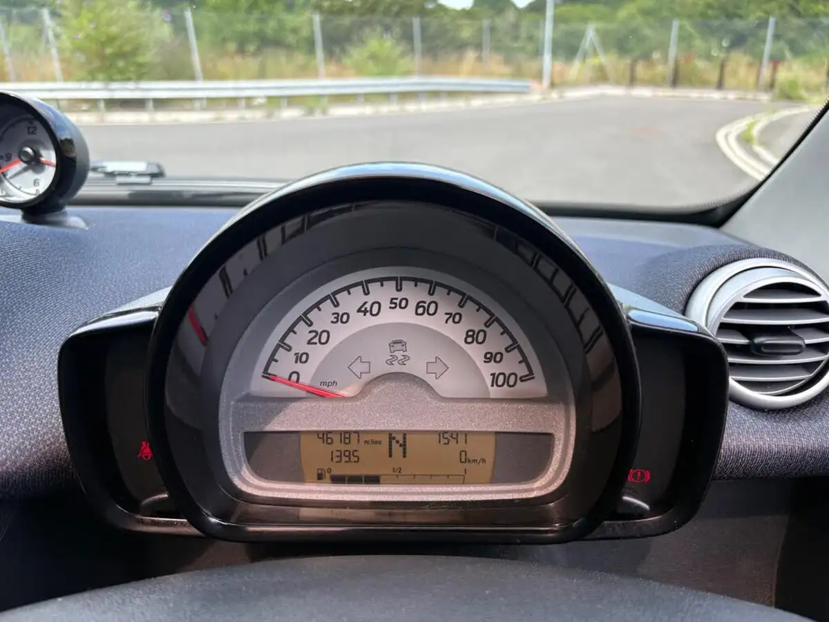 2014-smart-fortwo-10-grandstyle-mhd-71bhp-coupe-big-20