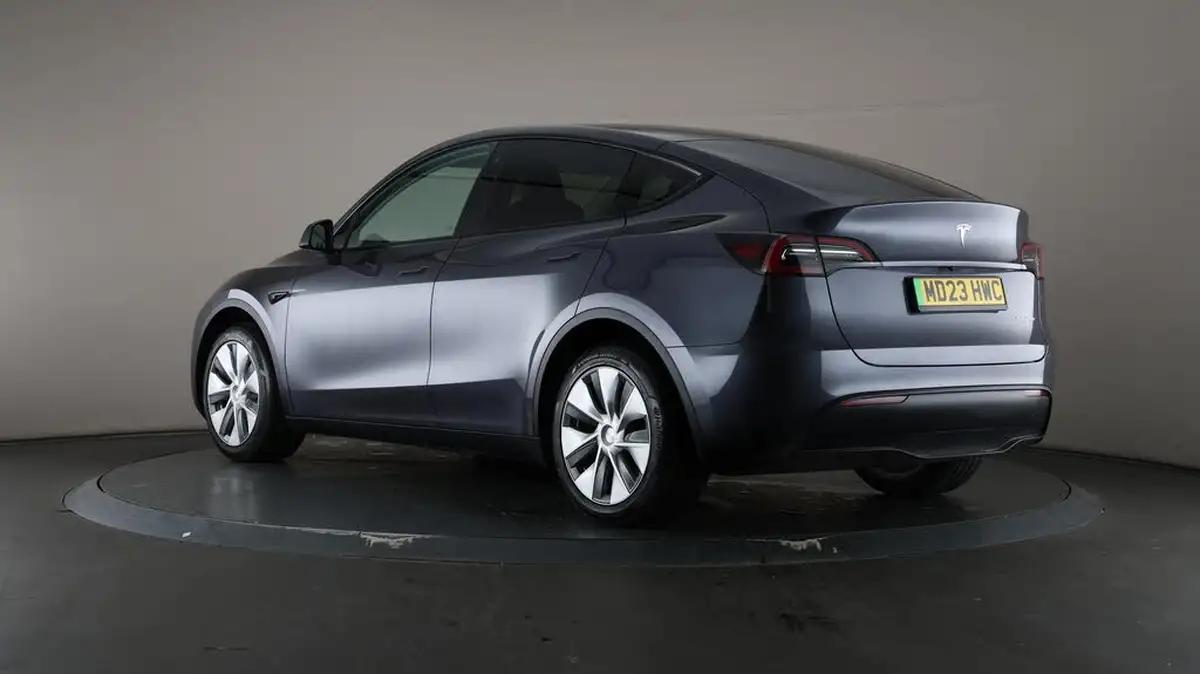 2023-tesla-model-y-e-long-range-big-74