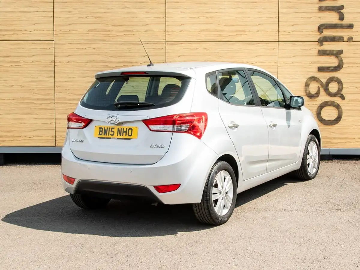 2015-hyundai-ix20-16-active-big-1