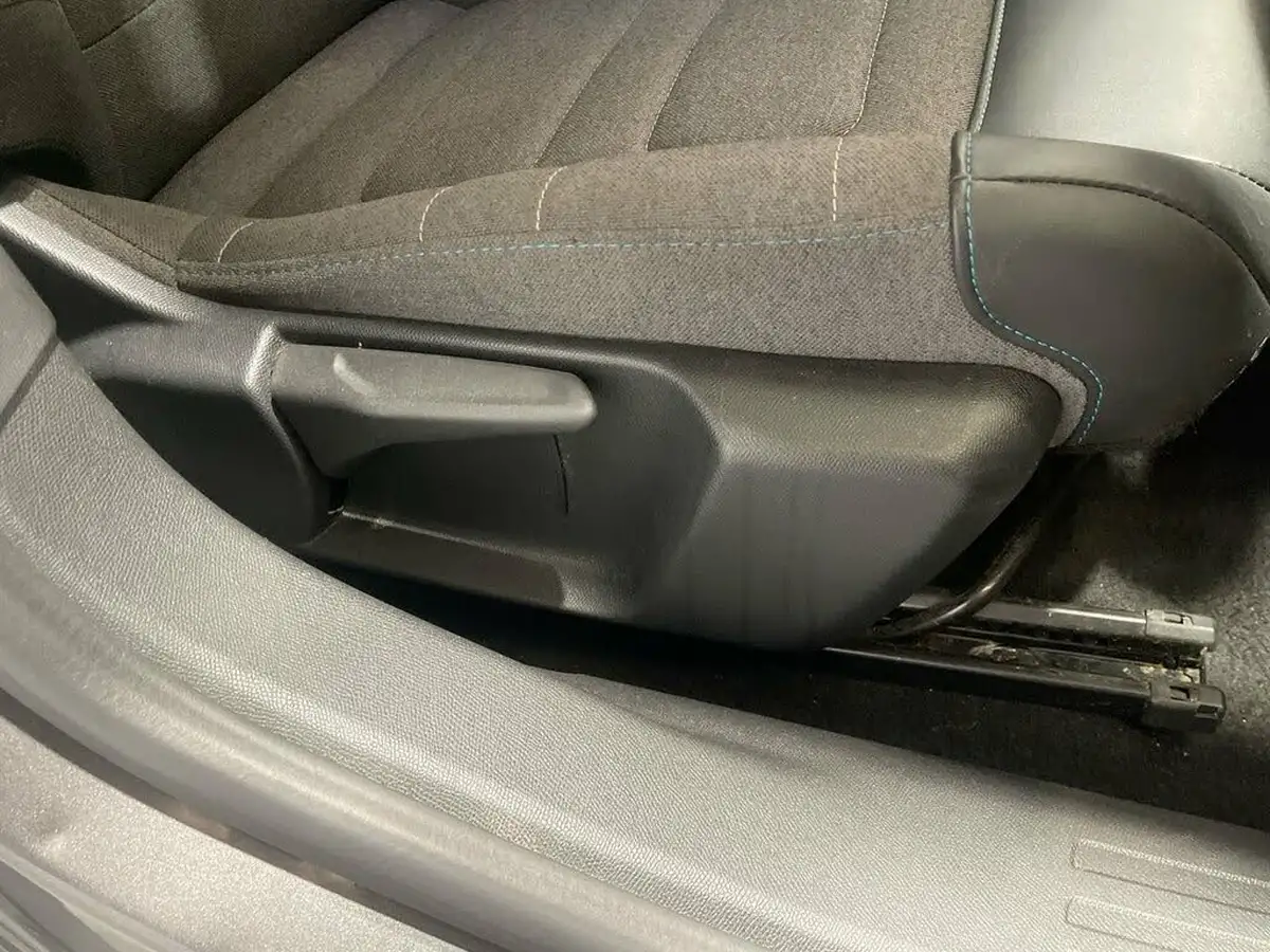 2022-citroen-c4-e-shine-big-5