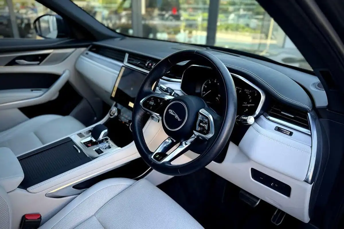 2022-jaguar-f-pace-20-p250-r-dynamic-se-big-44