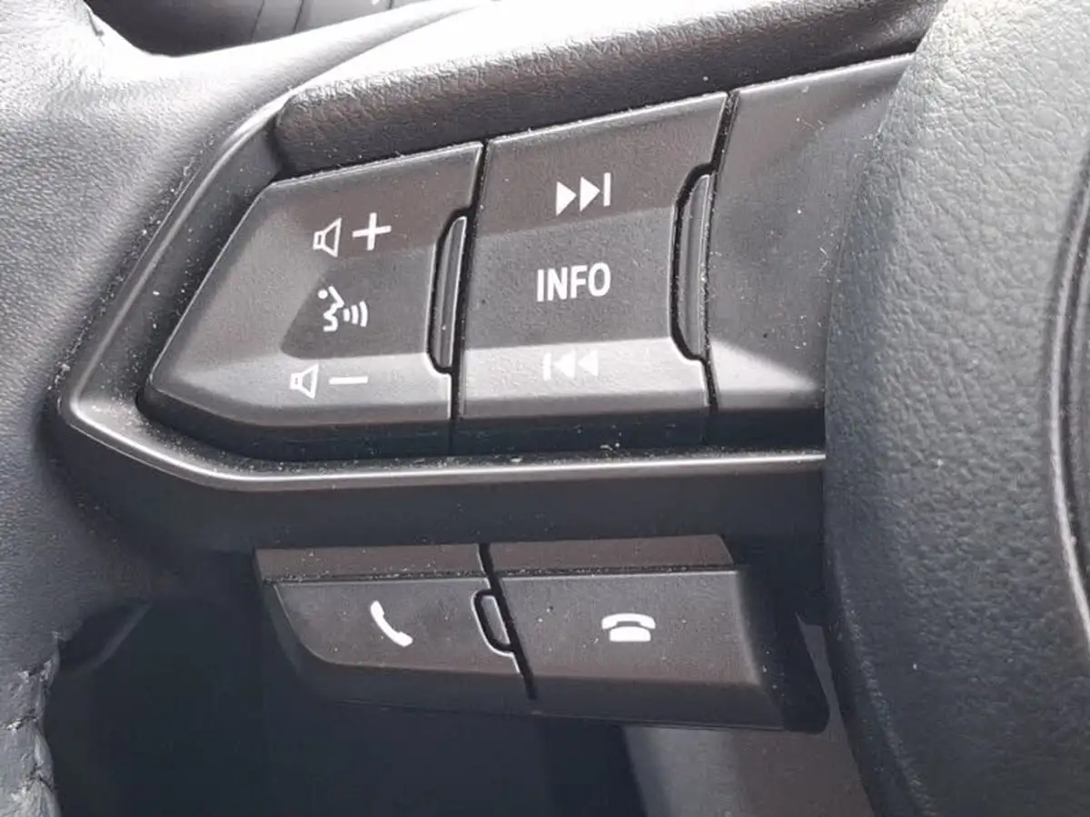 2024-mazda-mazda2-15-skyactiv-g-centre-line-big-15