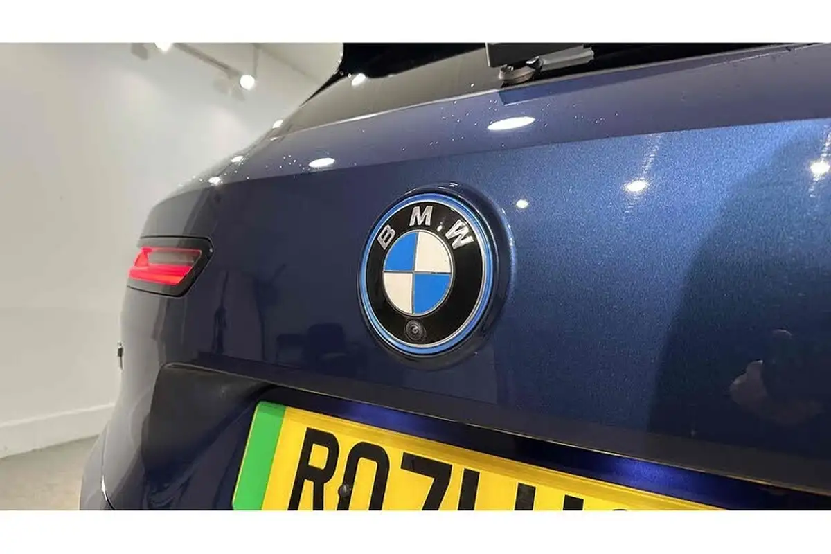 2022-bmw-ix-e-xdrive-40-m-sport-big-13