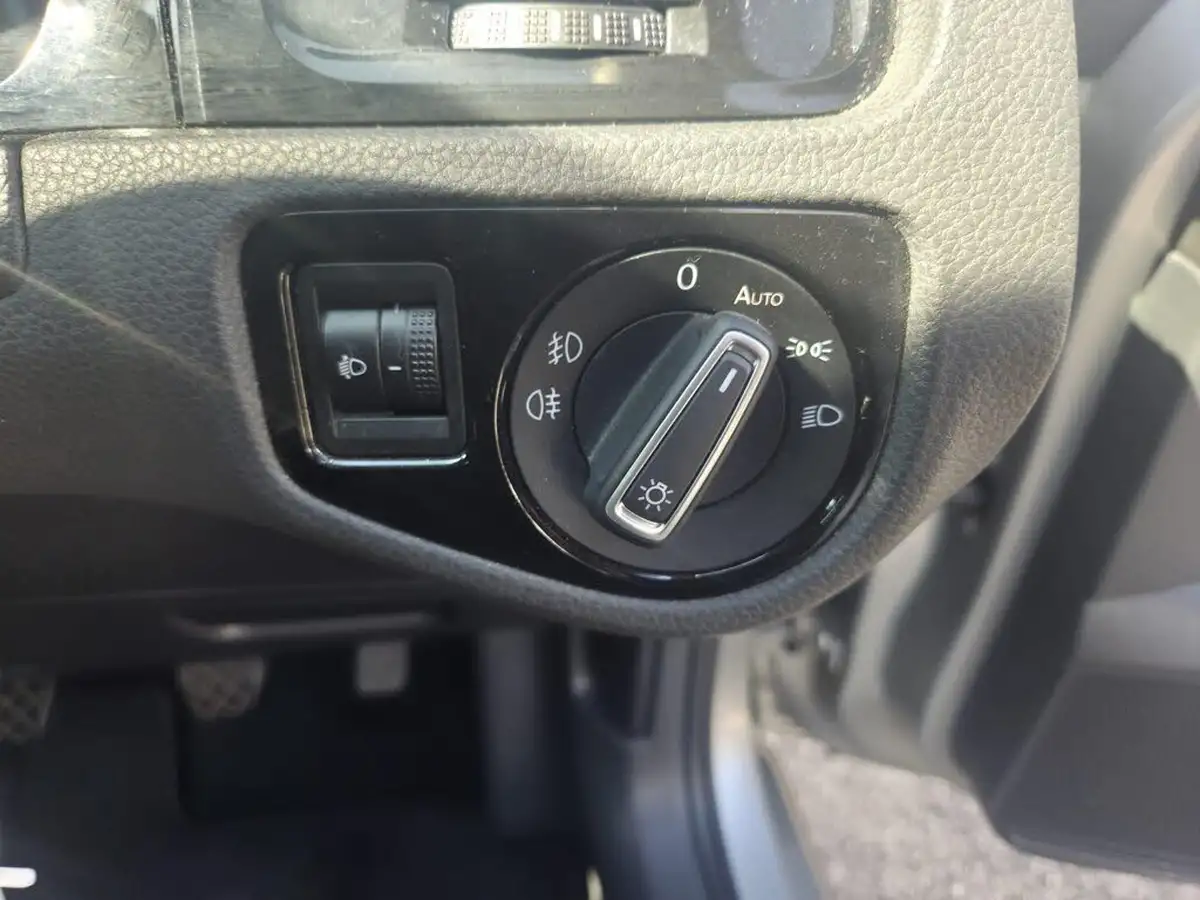 2013-volkswagen-golf-20tdi-gt-ss-hatchback-5d-big-21