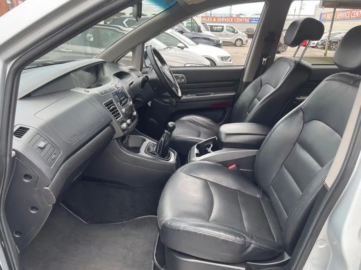 2019-kgm-ssangyong-turismo-22td-ex-big-33