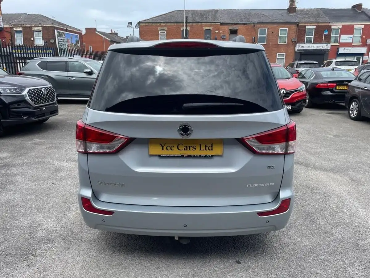 2019-kgm-ssangyong-turismo-22td-ex-big-5
