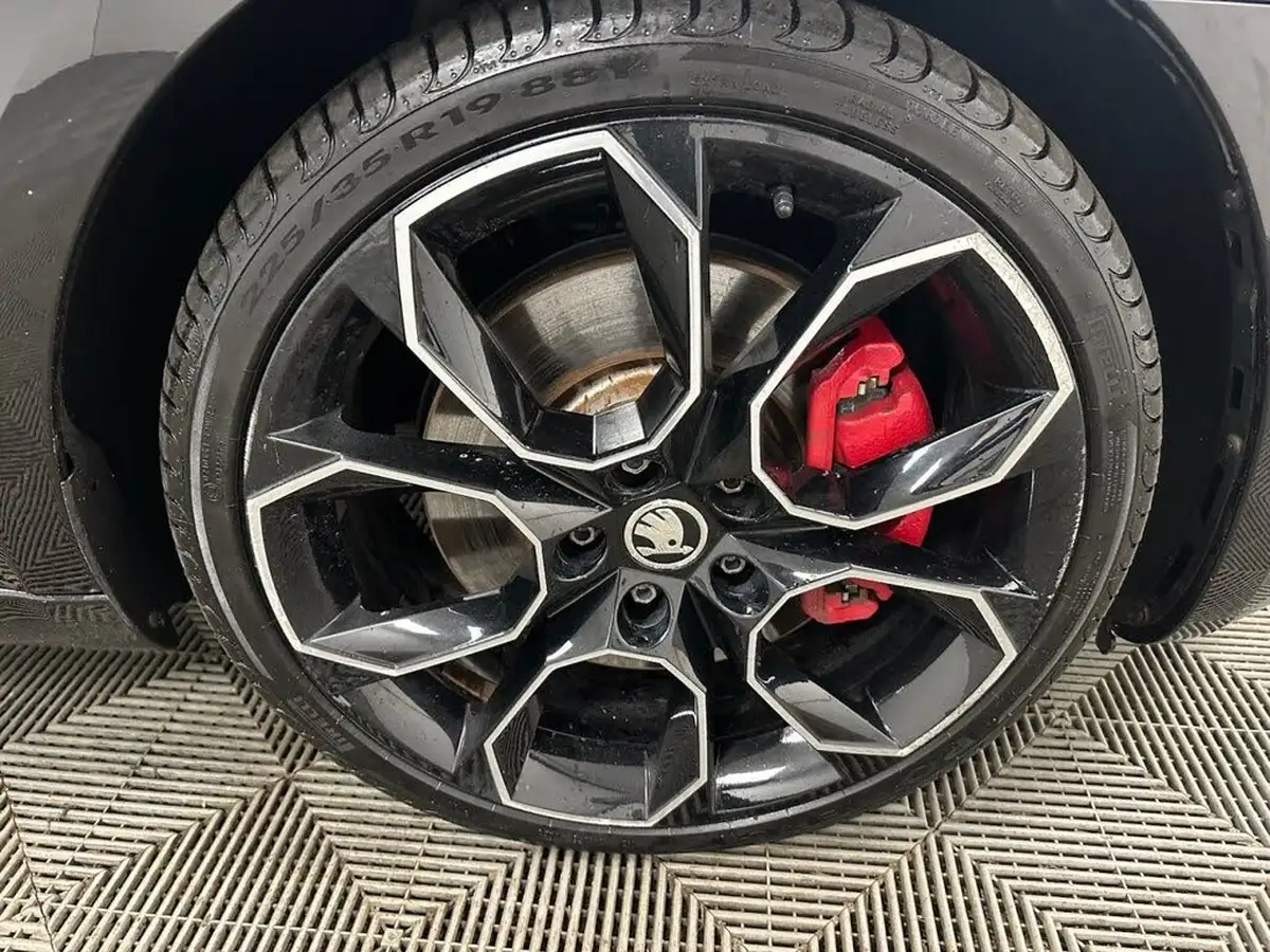 2019-skoda-octavia-20-tsi-vrs-challenge-hatchback-dsg-big-8