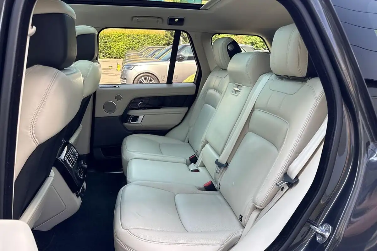 2021-land-rover-range-rover-30-p400-vogue-se-big-49