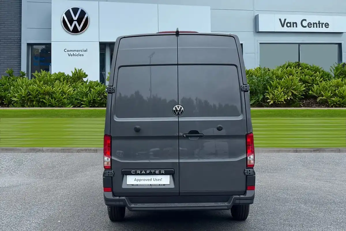 2025-volkswagen-crafter-20tdi-cr35-mwb-commerce-plus-140pseu6d-big-3