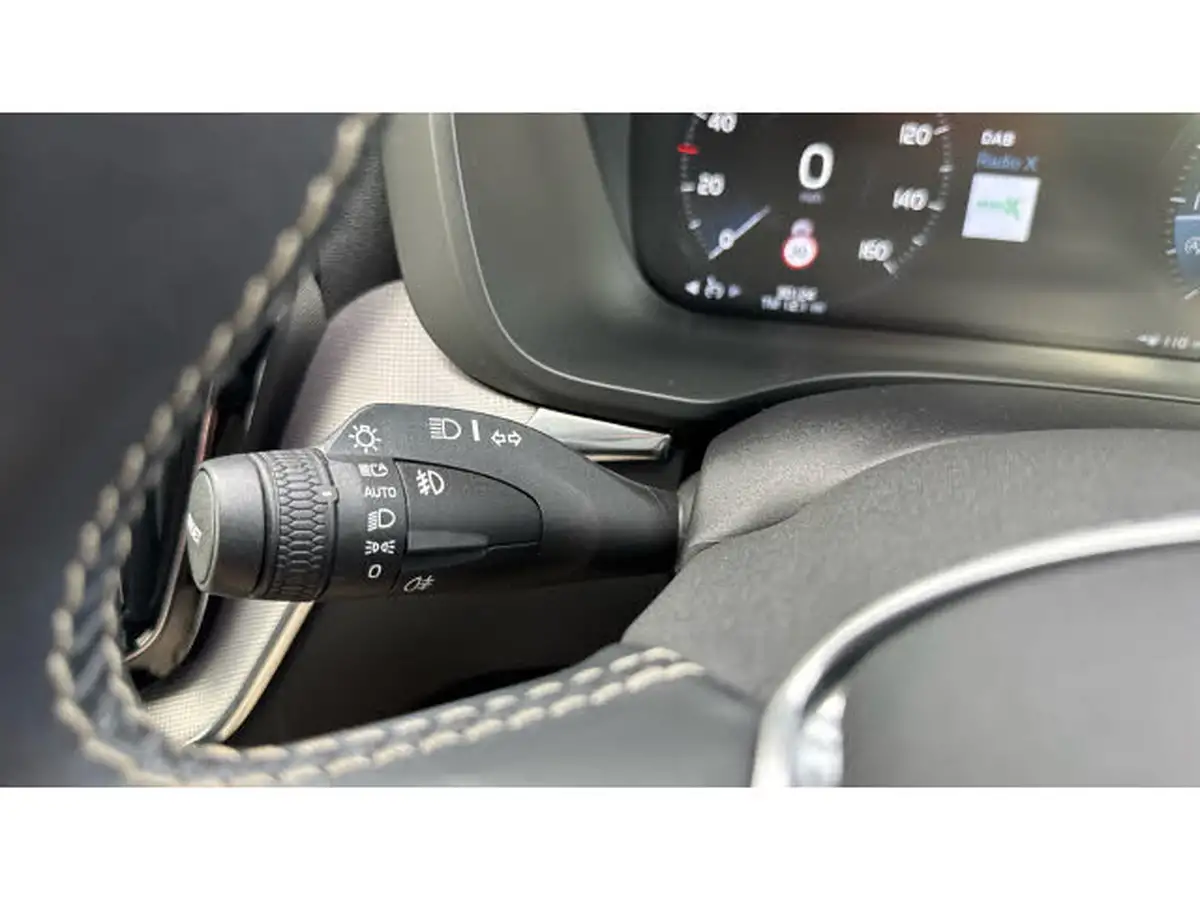 2021-volvo-xc60-20td-b4-r-design-big-22
