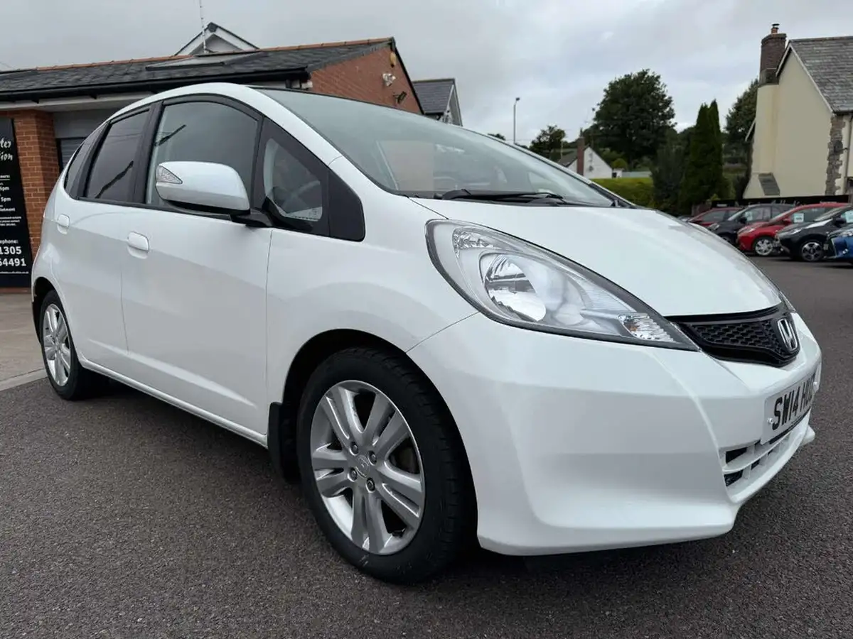2014-honda-jazz-14-es-plus-big-1